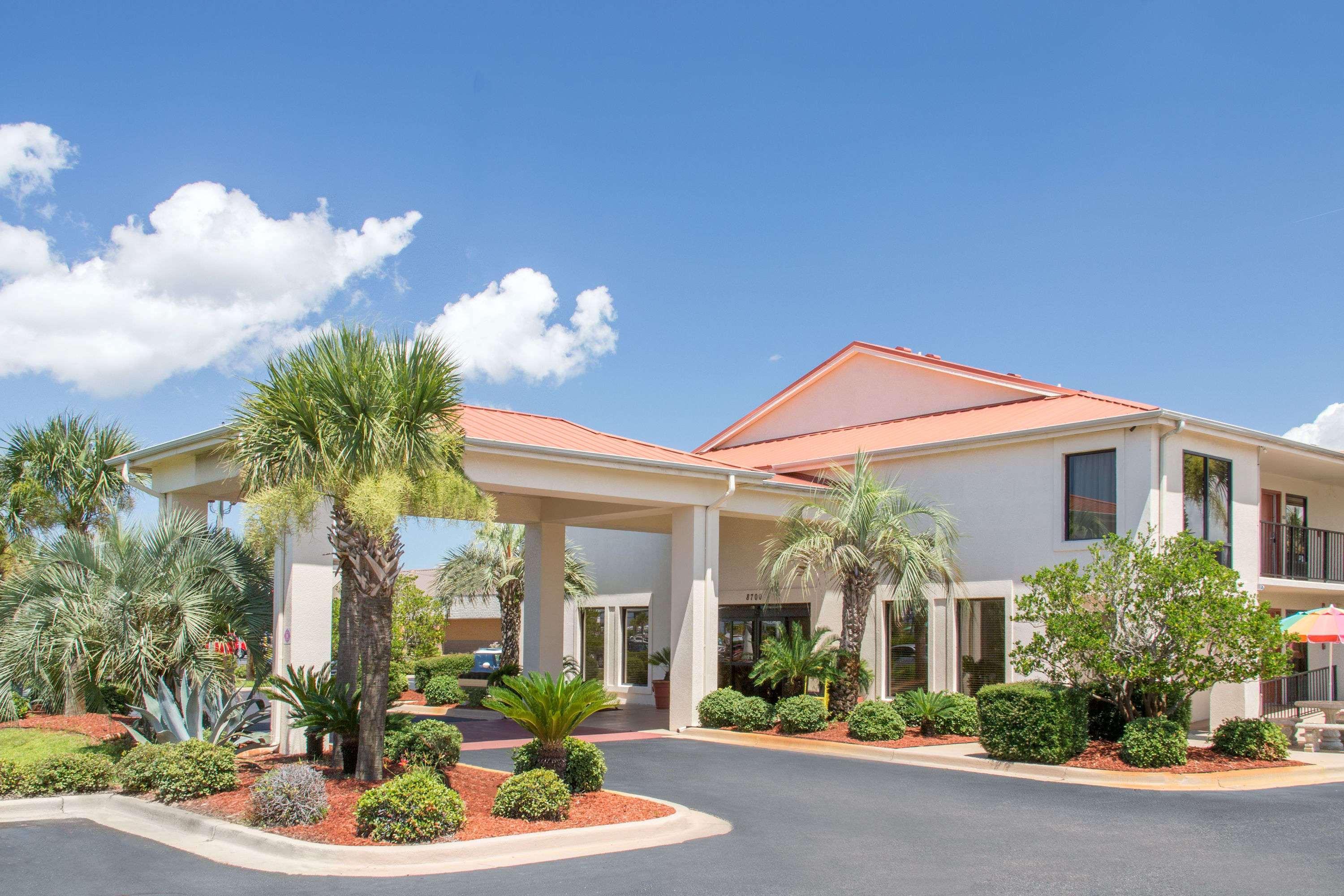 Days Inn & Suites By Wyndham Navarre - Near Beaches Hurlburt Exteriör bild