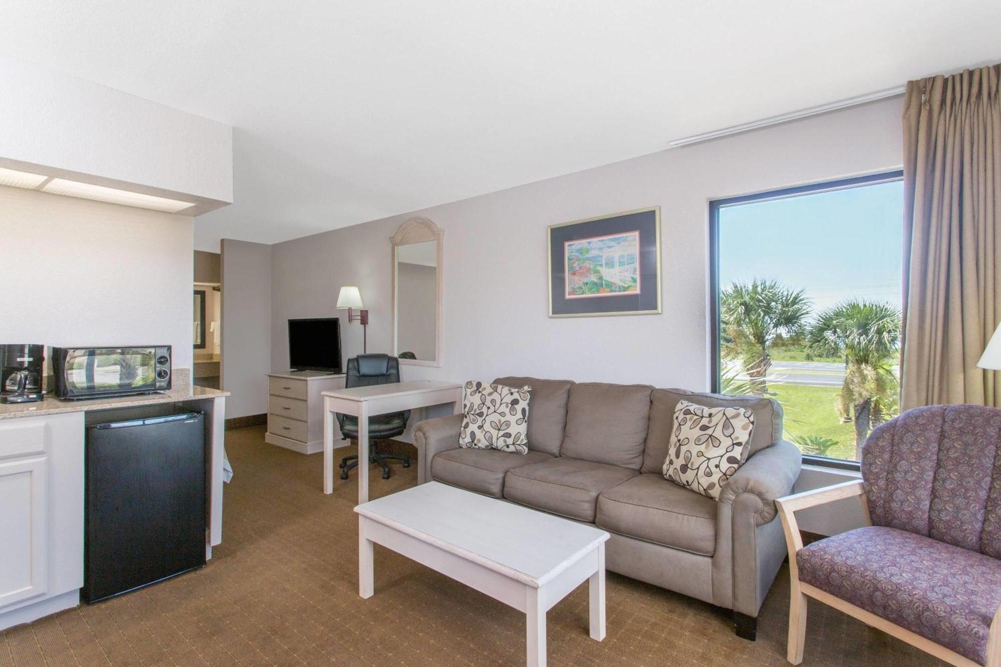 Days Inn & Suites By Wyndham Navarre - Near Beaches Hurlburt Exteriör bild
