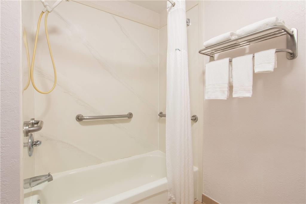 Days Inn & Suites By Wyndham Navarre - Near Beaches Hurlburt Rum bild
