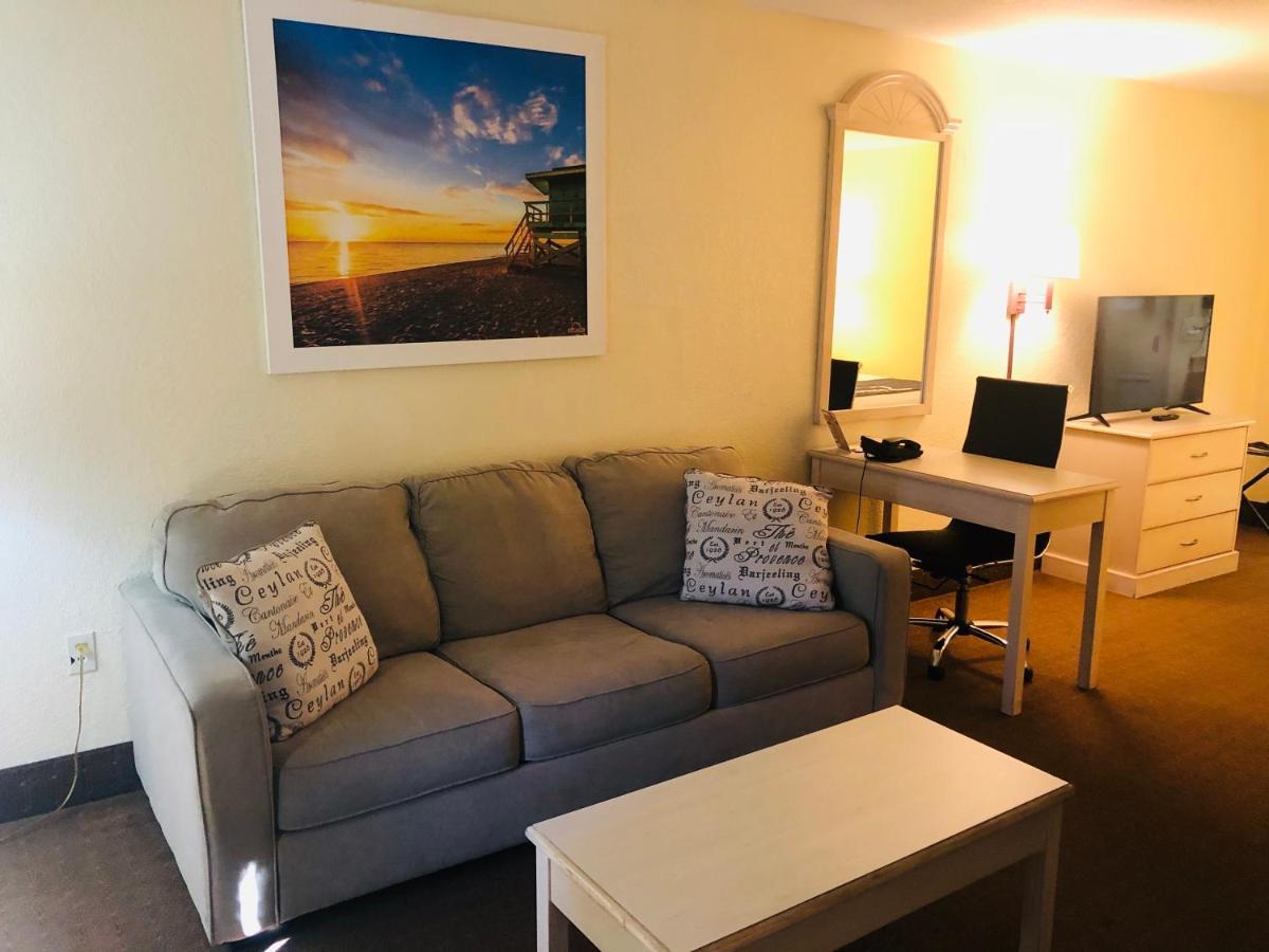 Days Inn & Suites By Wyndham Navarre - Near Beaches Hurlburt Exteriör bild