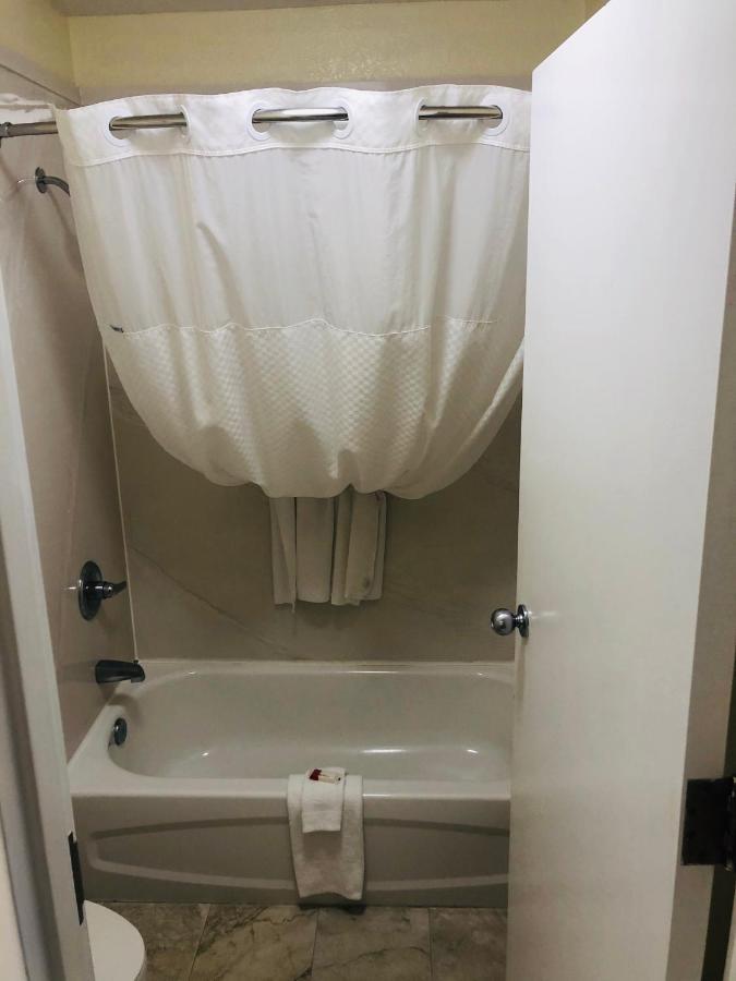 Days Inn & Suites By Wyndham Navarre - Near Beaches Hurlburt Exteriör bild